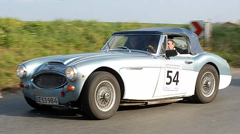 Projektleder Søren Duun fra det netop vel overståede historiske racerløb i Fælledparken i København tager sig en afslappende weekend bag rattet af sin flotte Austin Healey 3000 fra 1965.